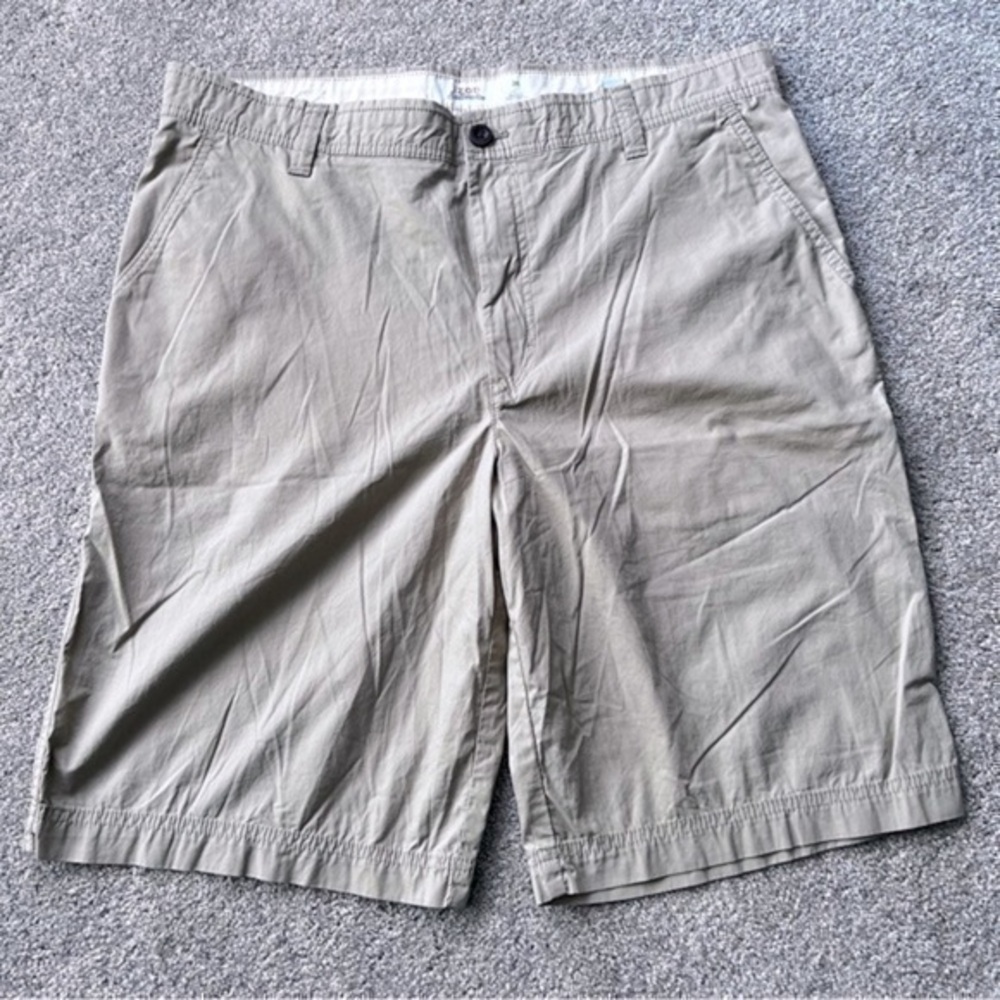 Izod Saltwater mens lightweight khaki shorts size 36